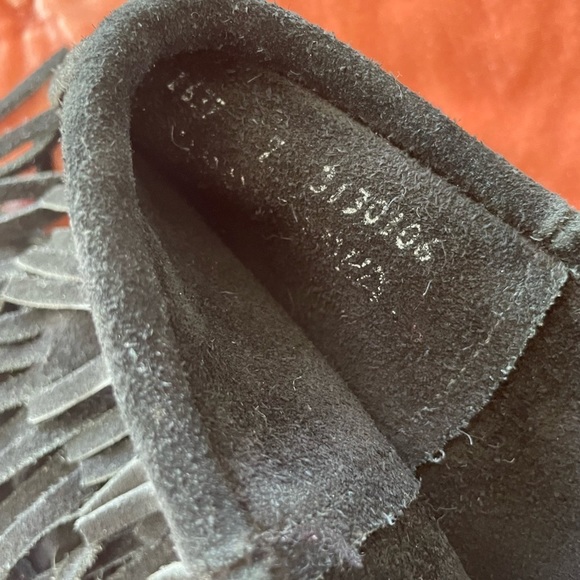 Minnetonka | Suede black fringe mid calf boots women’s size 7 - Picture 7 of 8